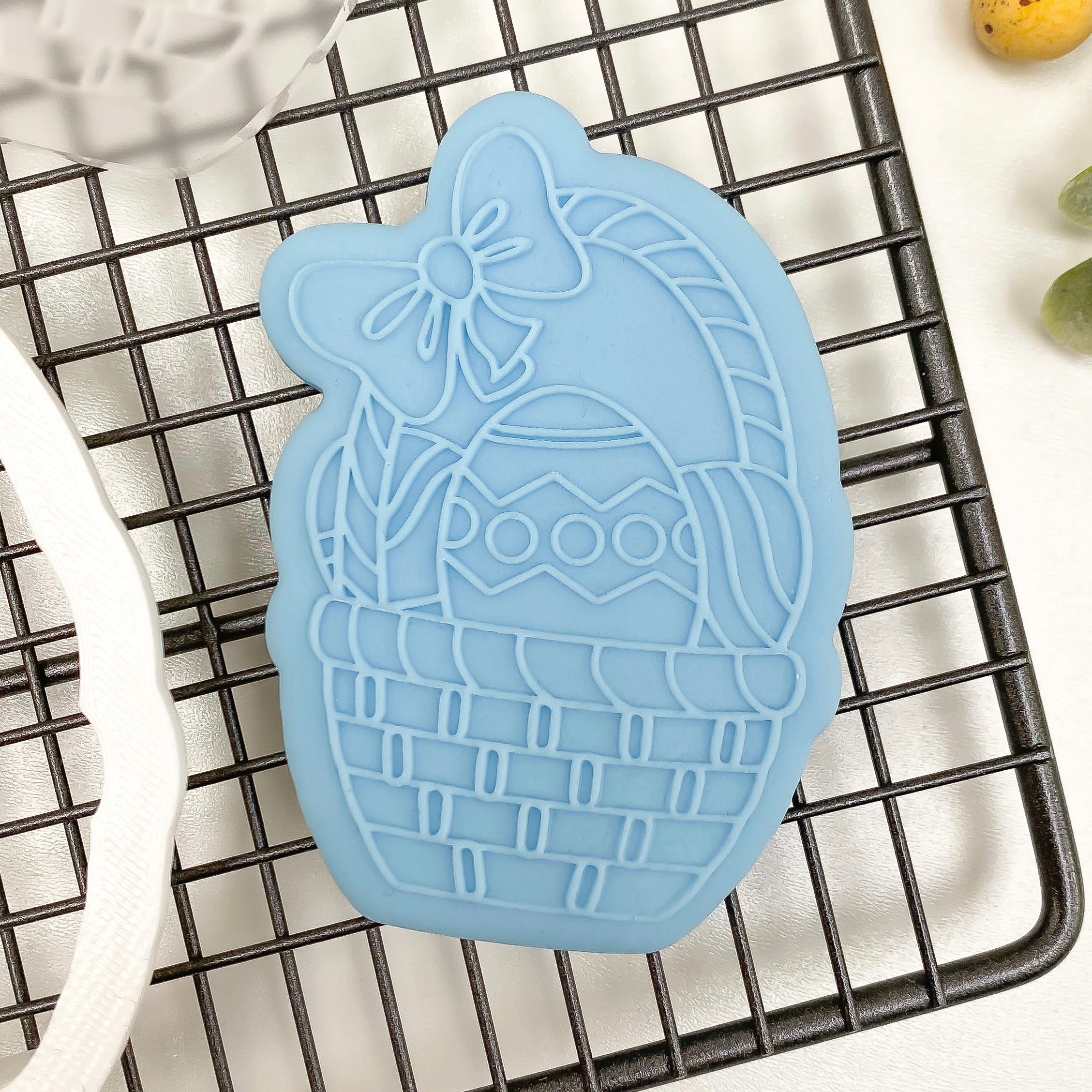 Easter Basket - Embosser & Cutter Set